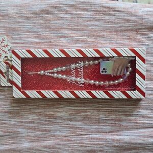 "PEARL" PHONE WRISTLET